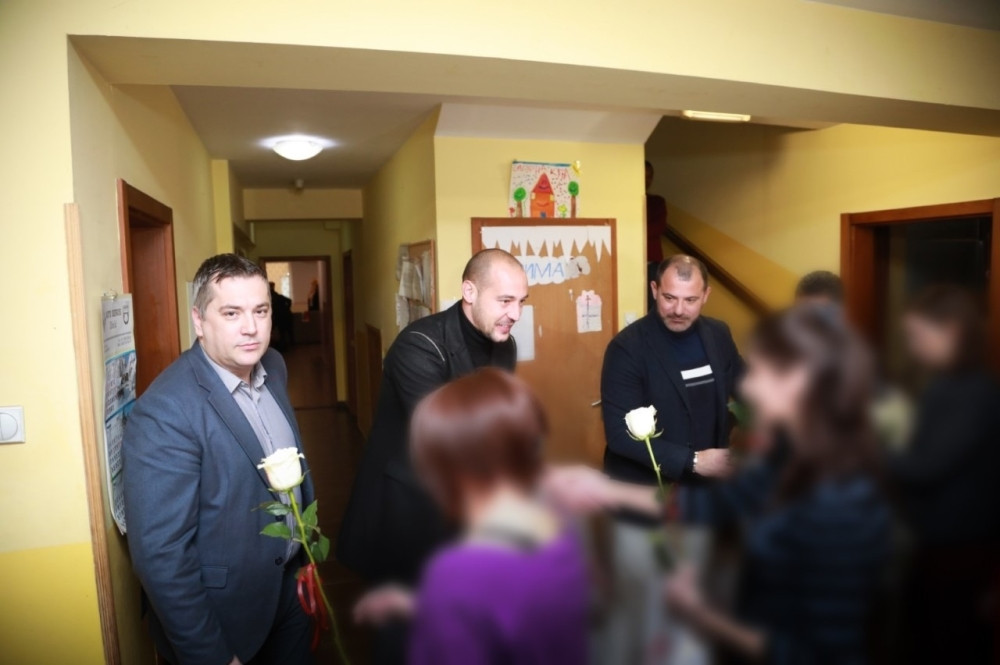 Zvezda i Mozzart u poseti Sigurnoj kući