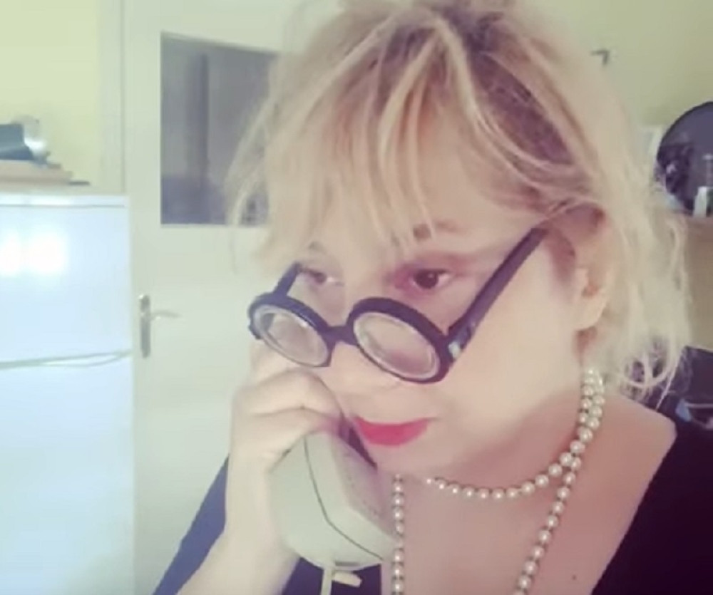 Starija od njega 25 godina: Tražila da definišu odnos, on joj odgovorio da ga previše pritiska! (VIDEO)