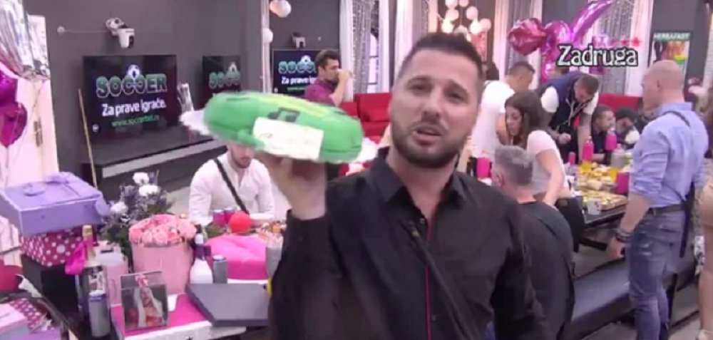 "Marko je iskompleksiran! Boli ga Sloba!" Pevač napustio Šimanovce, pa opleo po Marku!