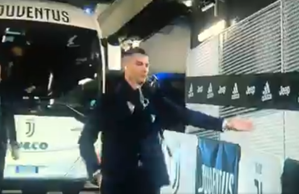 Izašao iz Juventusovog autobusa, a onda krenule paranormalne aktivnosti! Sve zabeleženo na snimku (VIDEO)