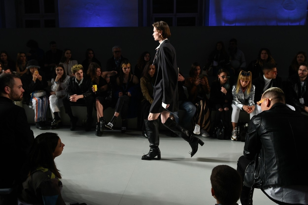 Poznata blogerka i influenserka zaražena korona virusom! Strah u modnoj industriji (FOTO)