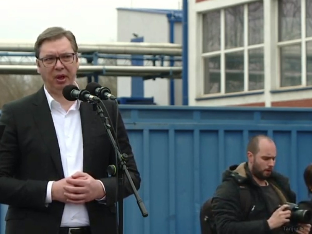 Vučić u poseti "Krušiku": Pričinjena je velika šteta