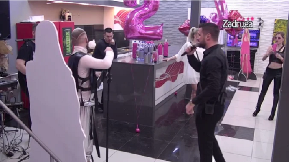 Luna ni ne sluti šta se dešava u spoljnom svetu: Nakon skandala na rođendanu, tu nije bio kraj!