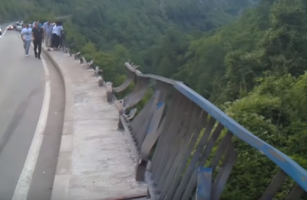 Neko je oštetio Časni krst posvećen strašnoj tragediji u kanjonu Morače!