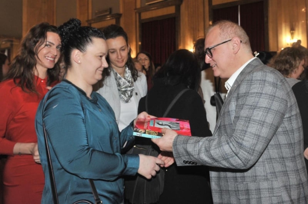 Prijem za dame zaposlene u Gradskoj upravi, Vesić: Knjiga je nešto najbolje što možemo da darujemo