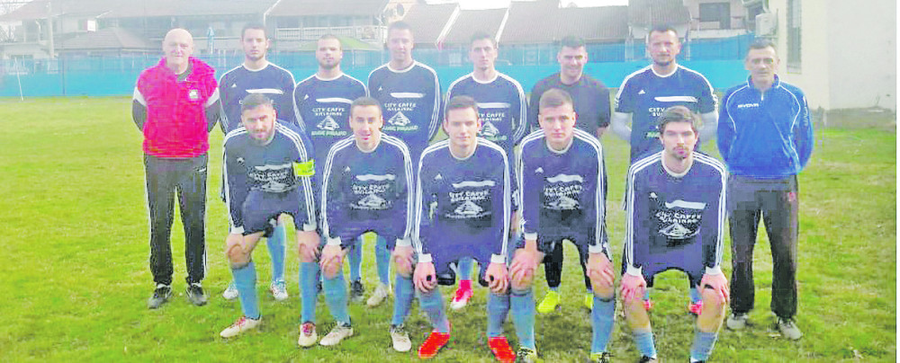 Plin bi nas razneo da je neko zapalio cigaretu u svlačionici!