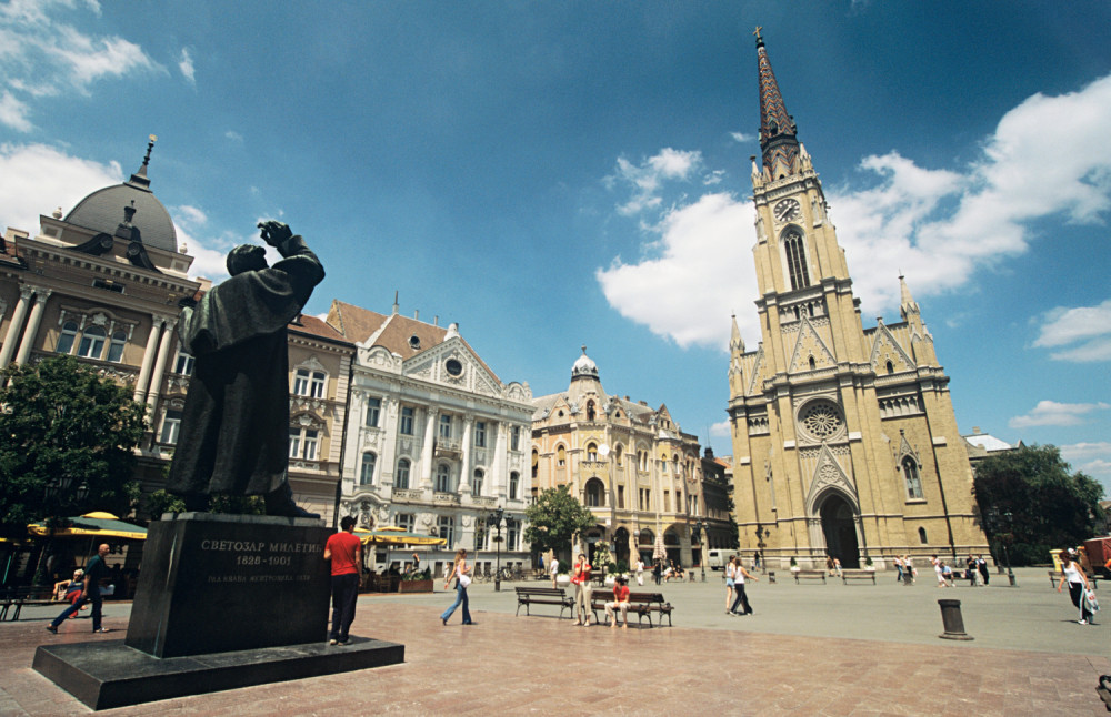 Porodicama preminulih od korona virusa grad daje po 100.000 dinara
