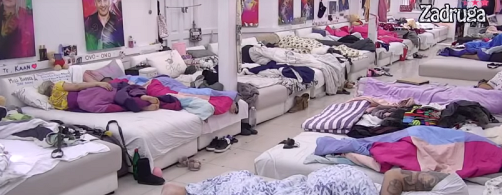 Ovako zaista izgleda s*ksi učesnica Zadruge! Ovome se nije nadala: Aleksandru zumirala kamera (VIDEO)