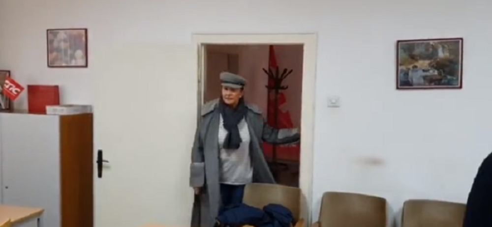 Ana Bekuta upala u Mrkin kabinet: Rešila da vidi šta se tamo zapravo radi! (VIDEO)