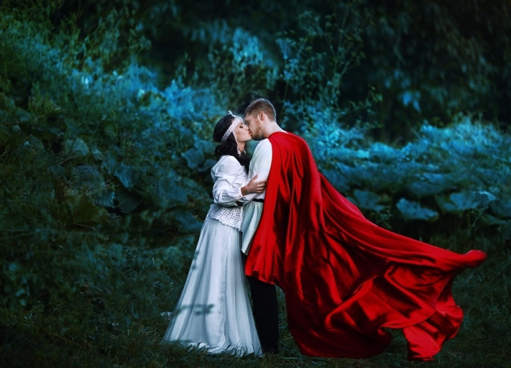 Devojka koja želi mladića iz snova, mora da obavi veoma važan ritual, a onda i da prozbori čarobne reči