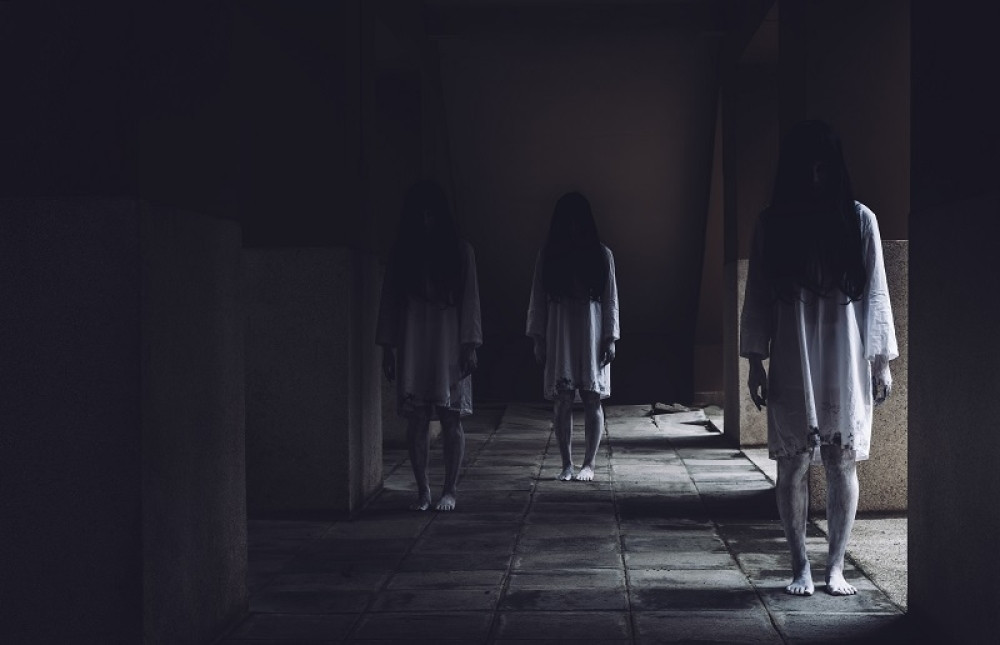 "Greb'o je noktima i vukao po sobi" - jeziva ispovest na fejsbuku! Srbija na nogama!