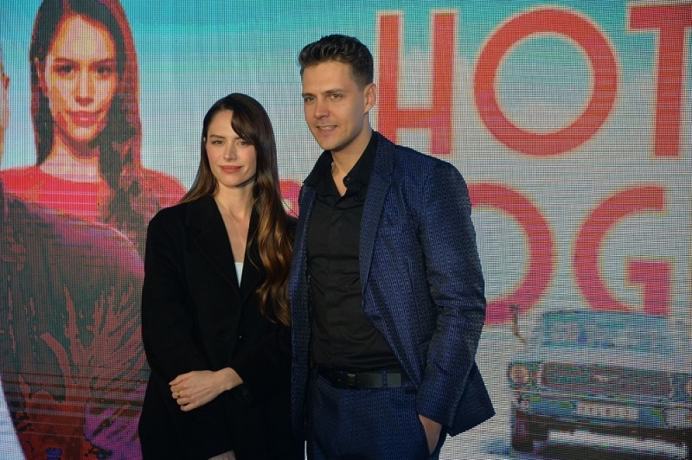 Zvezde filma "Hotel Beograd" na crvenom tepihu! Miodrag Radonjić pokazao novu devojku, Jelisaveta Orašanin bez Tea!