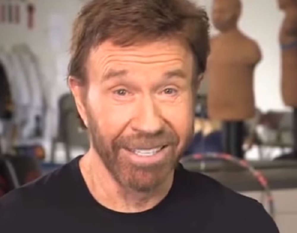 Opaki korona virus napao Čak Norisa...