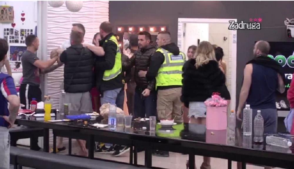 Zadrugar gađao Milicu Kemez flašom glavu: Obezbeđenje uletelo svetlosnom brzinom! (VIDEO)