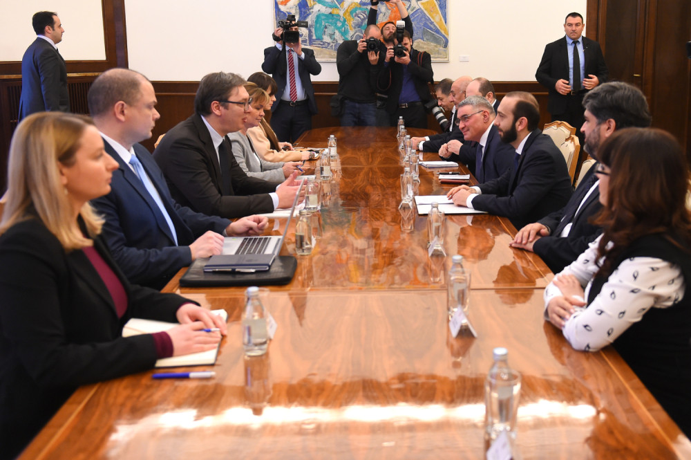 Vučić se sastao s predsednikom Skupštine Jermenije