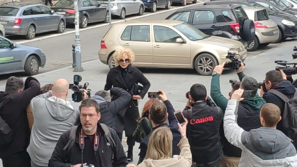 Najveća promena do sada! Brena došla na krštenje Prijinog i Filipovog sina sva u crnom!