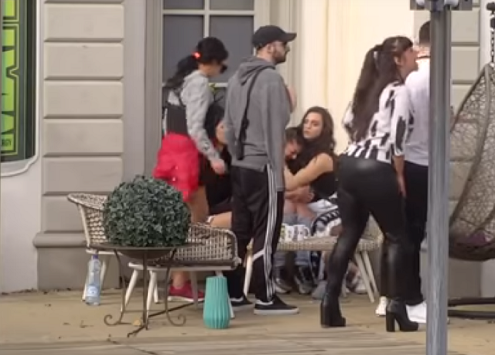 Jecaji Marinkovićeve odzvanjali Belom kućom: Maja drži pramenove, cimeri je teše! (VIDEO)