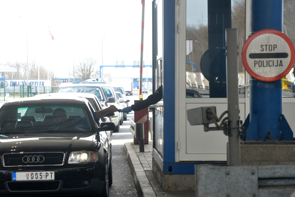 Carinici zaustavili automobil na granici, a unutra našli sakrivenu ženu! Vrlo brzo je sve bilo jasno