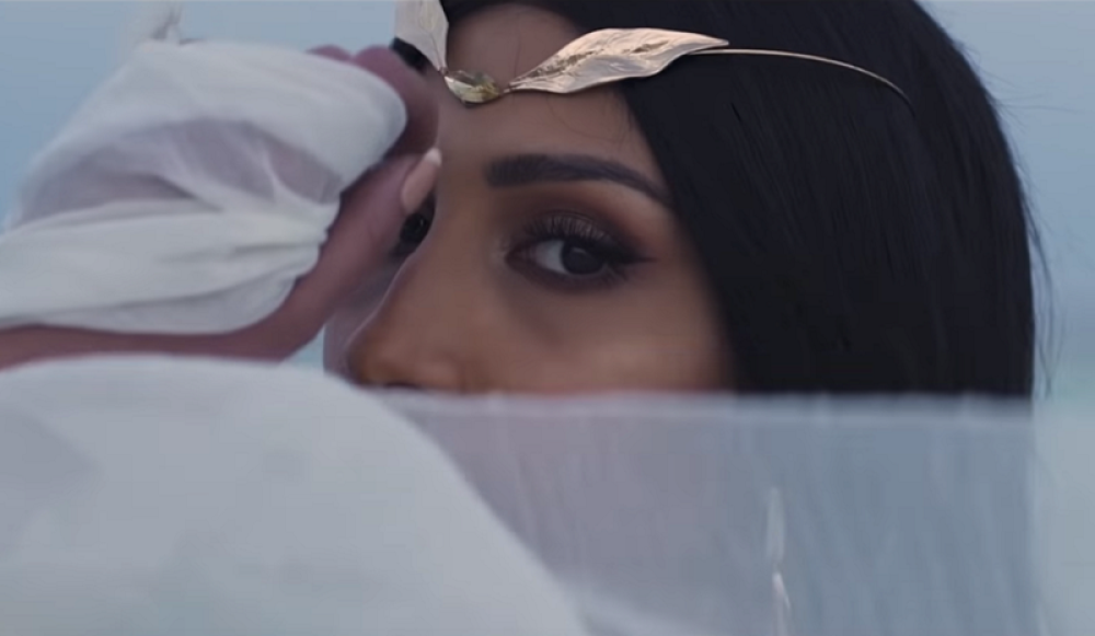 Autentični glas, urban zvuk i vizuelna remek-dela! Izaberite najveći Angellinin hit! (ANKETA)