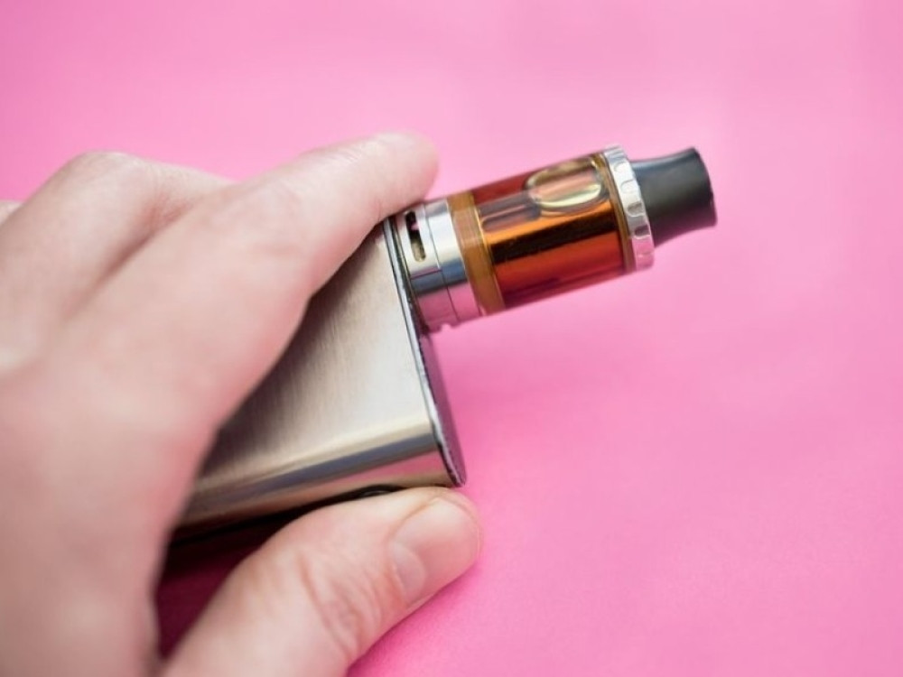 Električna cigareta je upaljač za koronu