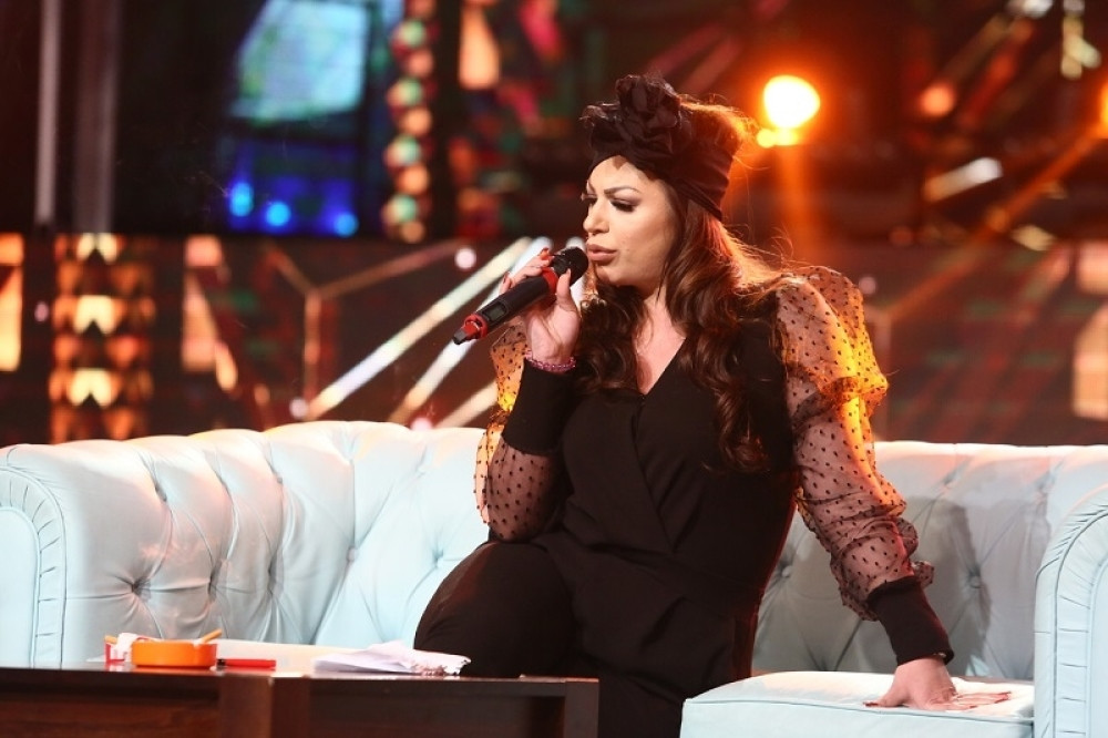 Miljana Kulić, pre povratka u "Zadrugu", zapevala u studiju! Zvanično može u pevačice? (VIDEO)