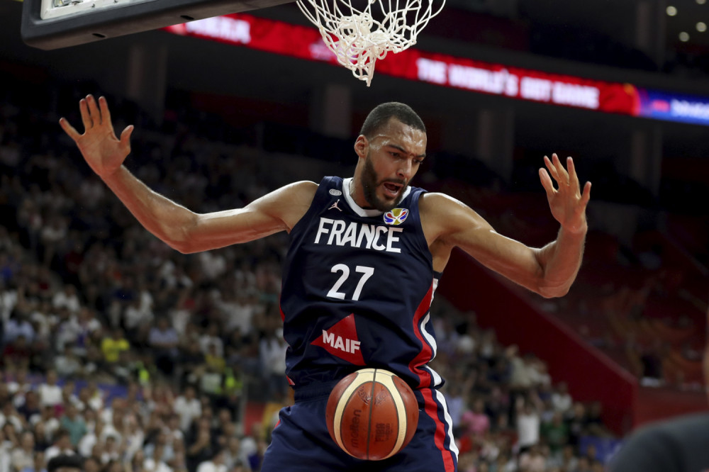 Osim autograma u ruke, Gober detetu preneo i nešto drugo