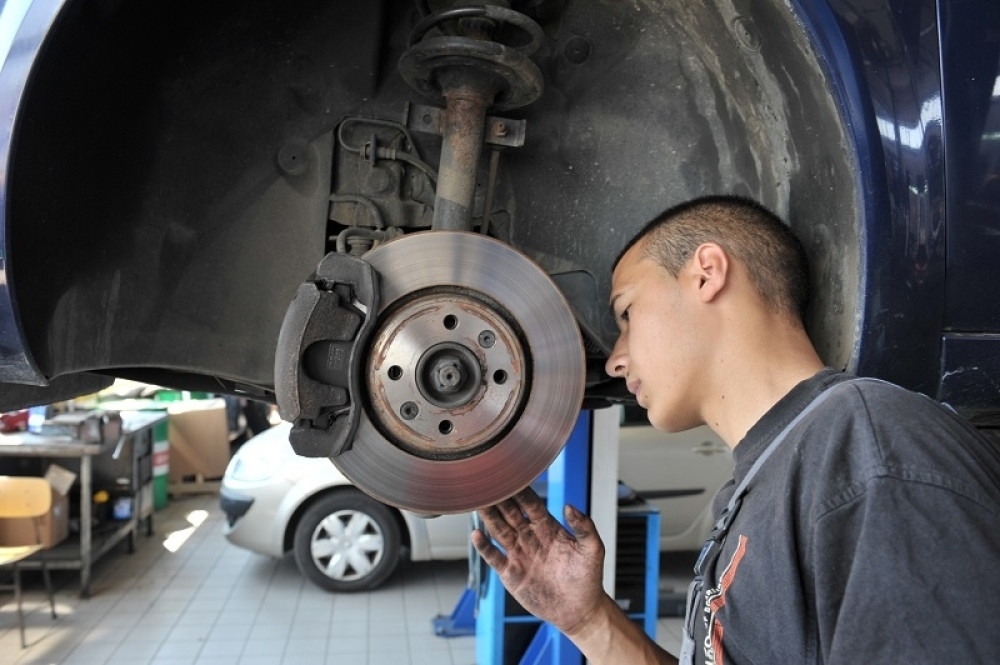 Došao Marko kod automehaničara da popravi kočnice na autu, a kad je saznao koliko će ga to koštati...