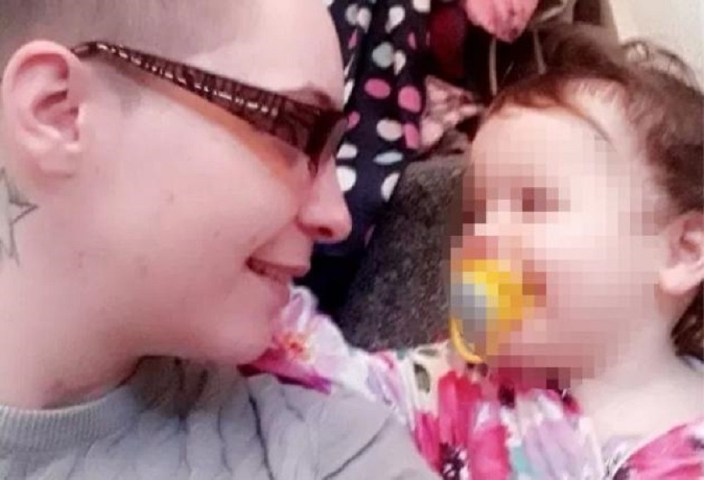 Majka (25) ostavila kofu vrele vode u hodniku, njeno dete (2) se polilo! Hitne službe pozvane su na mesto nesreće