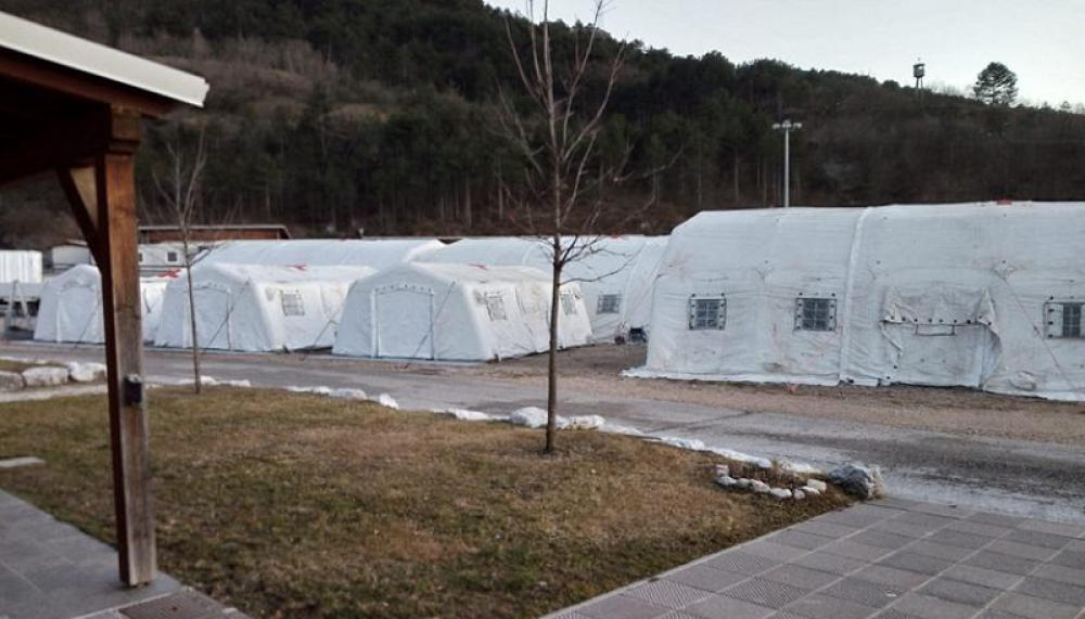 Upozorenje građanima Srbije - lažne fotografije privremenih bolnica kod Bubanj potoka kruže internetom! (FOTO)