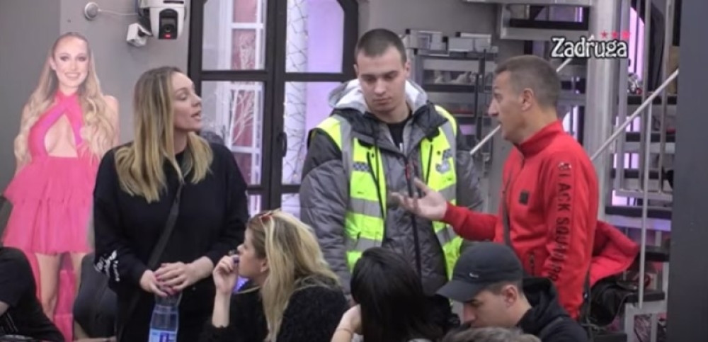 Gagi tukao Anabelu pred kolegama, pa i pred decom! U zanosu udario i kćerku! (VIDEO)