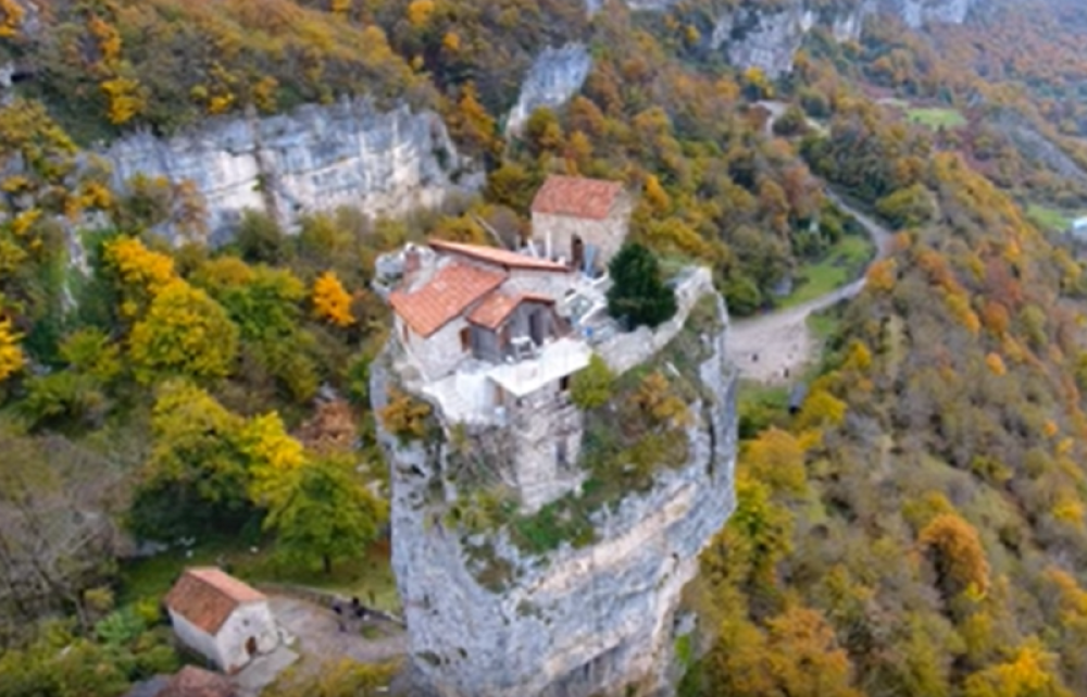 Niko ne zna kako je monasima uspevalo...(VIDEO)