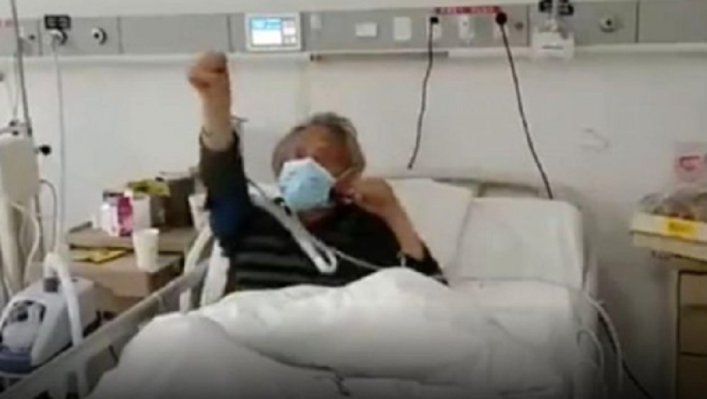 Pesnica u vazduhu kao znak pobede!