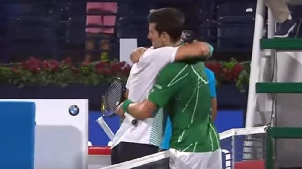 Nole bio u kontaktu sa teniserom koji je u izolaciji (FOTO)