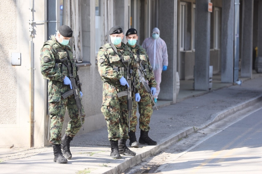 Pacijent zaražen koronom počupao aparaturu, tukao doktore rukama i nogama, pa pobegao iz Kliničkog centra!