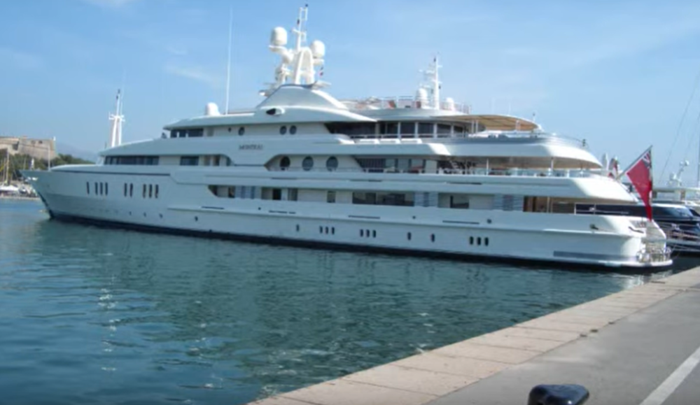 Najskuplja jahta na svetu nestala je za tili čas. Bioskopske sale, spavaće sobe, sav luksuz koji možete da zamislite! (VIDEO)