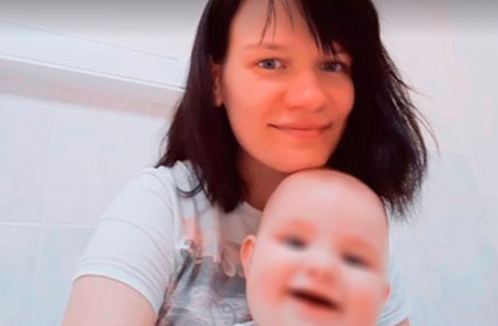 Beba od dve godine grlila je svoju mrtvu majku dva dana, a onda se saznala strašna istina!