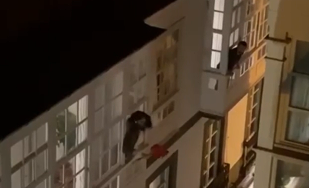 Španski mladenci vikali sudbonosno "da" kroz prozor! (FOTO)