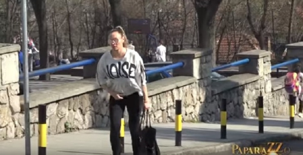 Prvi snimci Anabele samo nekoliko sati pred ulazak u Zadrugu! Ovde uhvaćena, a automobil koji vozi ne pripada njoj! (VIDEO)