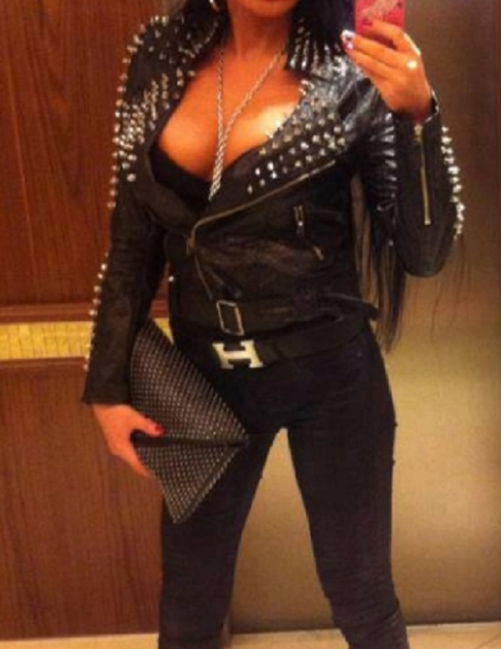 Srpska starleta besramno izvređala "policijski čas": Urnisali je na društvenim mrežama! (FOTO)