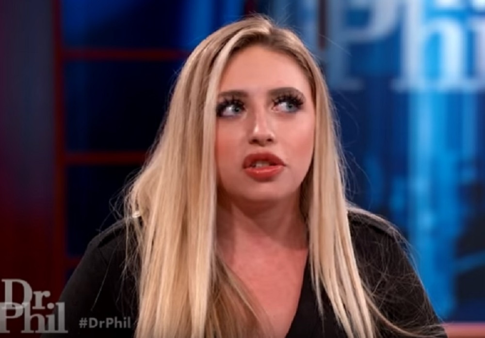 Zgrozila svet postupkom: Do slave preko lizanja WC šolje i izjave da korona napada samo siromašne (VIDEO)