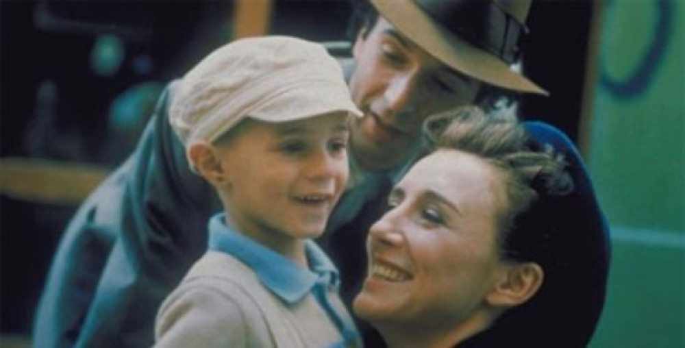 Sada glumac iz filma "Život je lep" ima 27 godina i okružen je sa 5.200 obolelih od korone! Pogledajte kako izgleda! (FOTO)