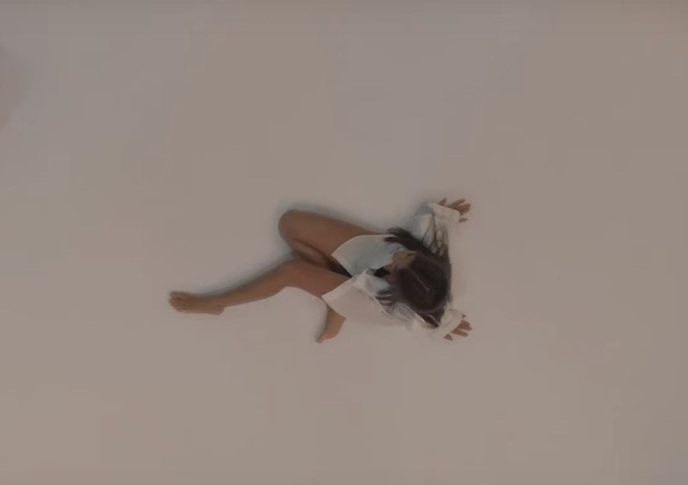 Naša pevačica bez obe ruke gori u plamenu! Kadrovi blokirali internet! (FOTO)