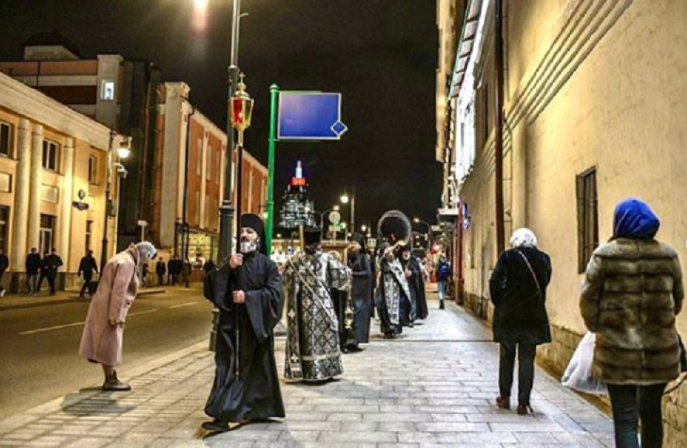 Ruski sveštenici krenuli u noćnu akciju, više se ne sme čekati! (FOTO)