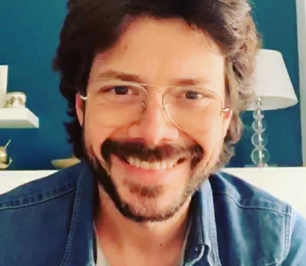 El profesor iz serije "Kuća od papira", poslao snažnu poruku svetu: Glumac otpevao himnu podrške u vreme pandemije