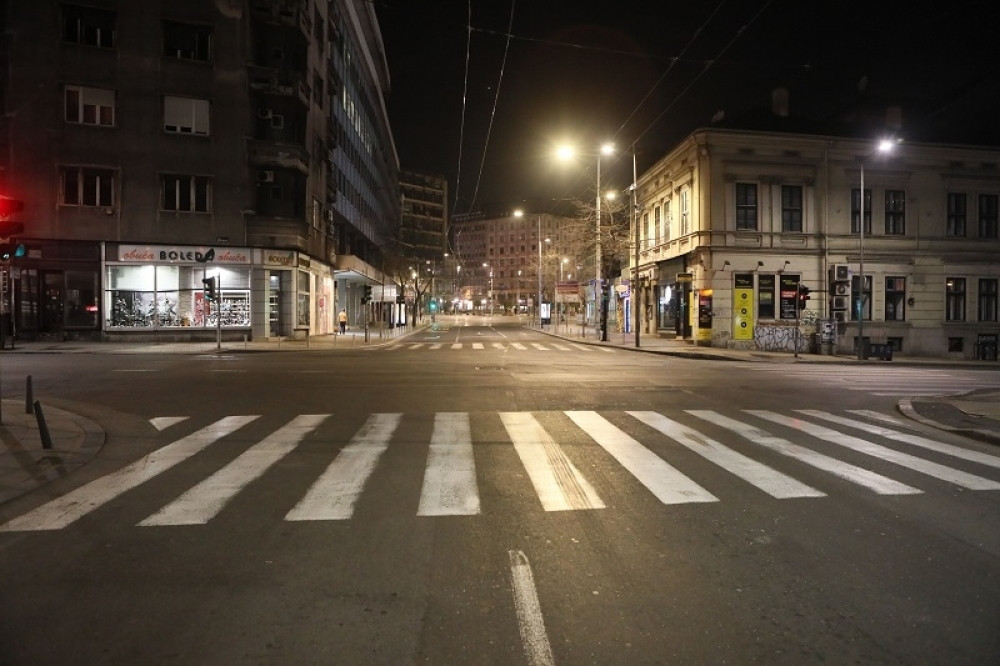 Gromki pozdrav za hrabre lekare, vojnike i policajce večeras bio još jači, ali ima još nešto (GALERIJA)