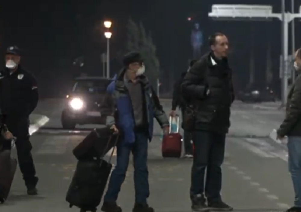 Doputovali noćas u Beograd, ispred ih sačekali autobusi (VIDEO)