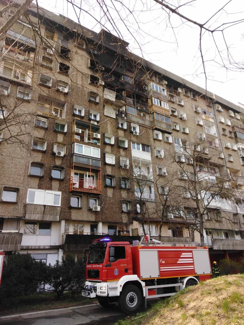 Kako je porodica na Novom Beogradu stradala u požaru: Roditelji se vratili po sina, pa se UGUŠILI U DIMU