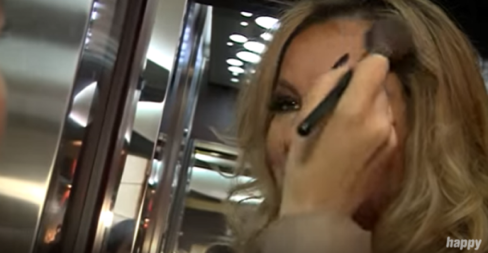 Karleuša skinula nadogradnju i nokte, pa poručila: "Ništa od mene neće da ostane!"