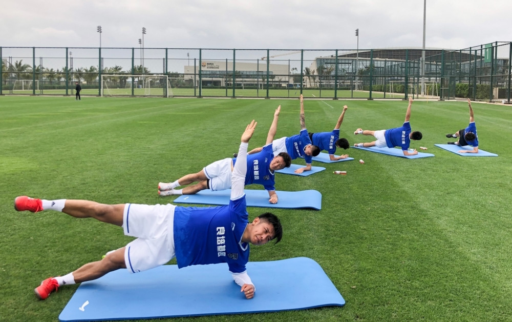 Stop pljuvanju, grljenju i razvlačenju slina po terenu