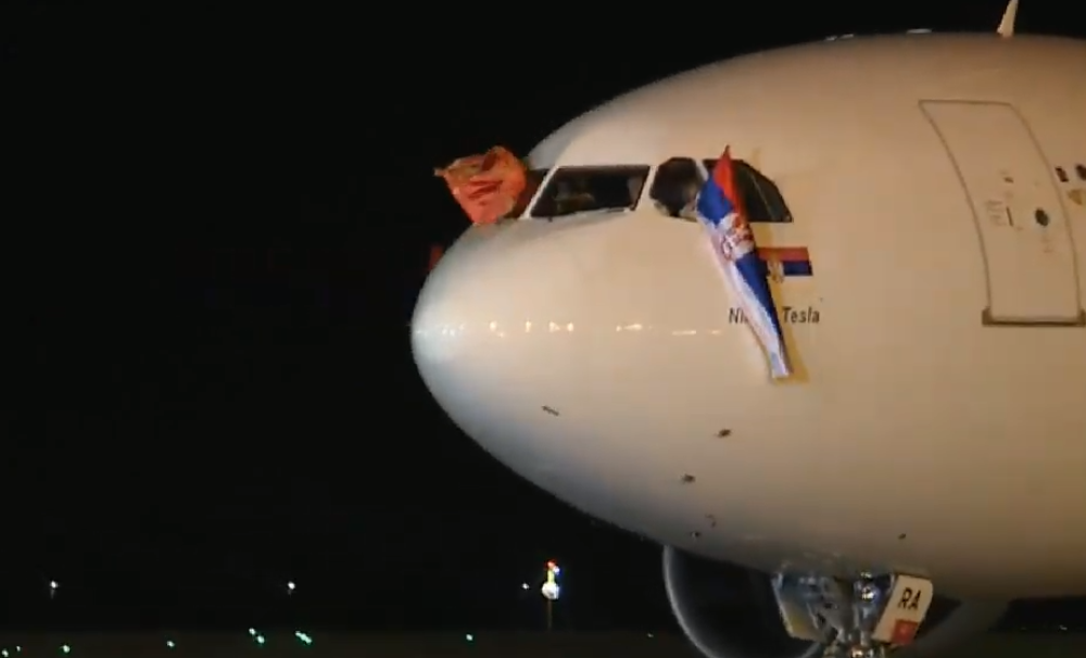 Avion A330 sleteo na beogradski aerodrom pun do vrha!